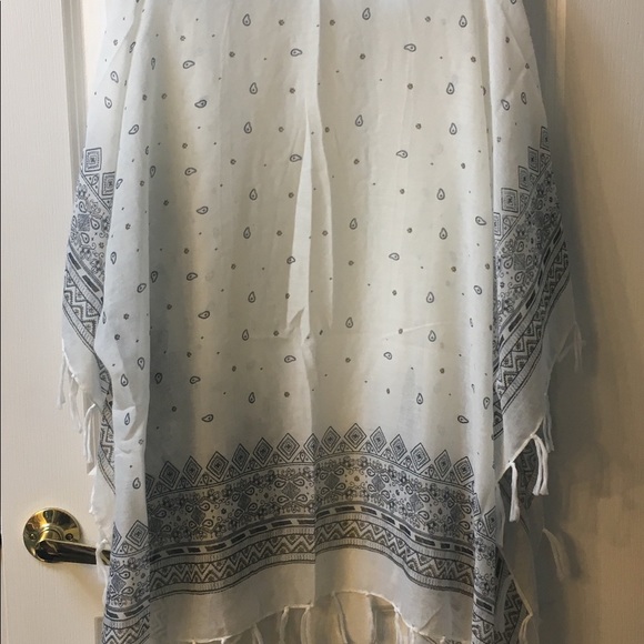 ๐HP๐ Boho Tassel Kimono - Picture 2 of 3